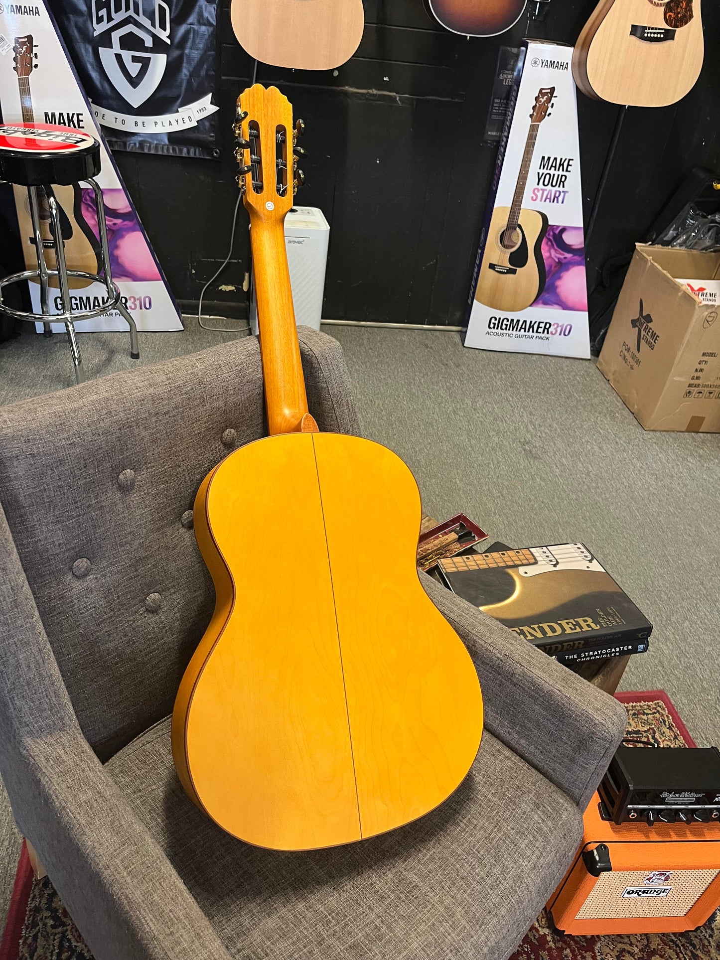 Admira Triana Flamenco Guitar w/Spruce Top Matte Satin Finish