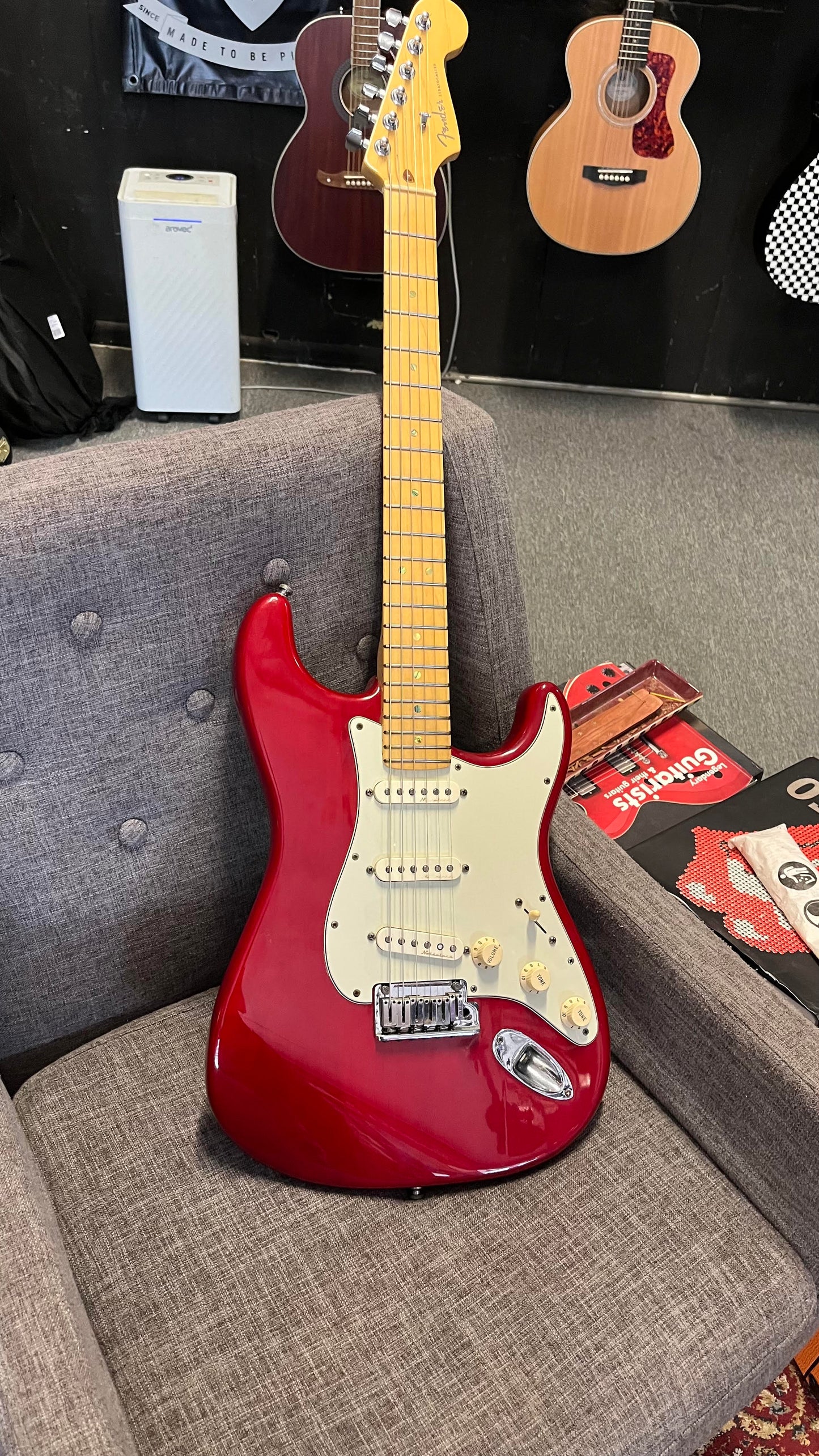 Second Hand Fender 2000 Deluxe Strat Crimson Red Transparent MN in Hard Case Serial # Z0052993