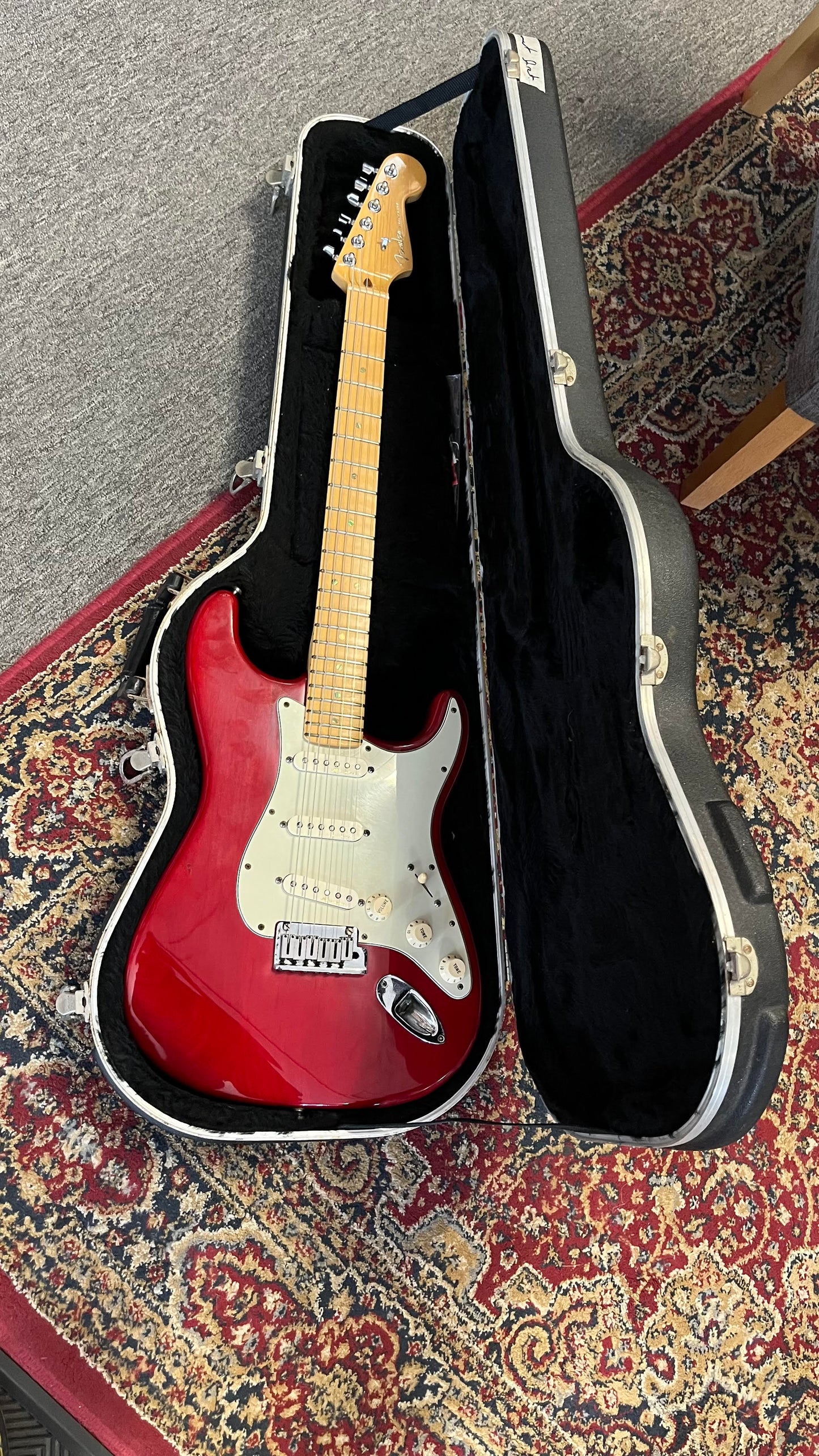 Second Hand Fender 2000 Deluxe Strat Crimson Red Transparent MN in Hard Case Serial # Z0052993