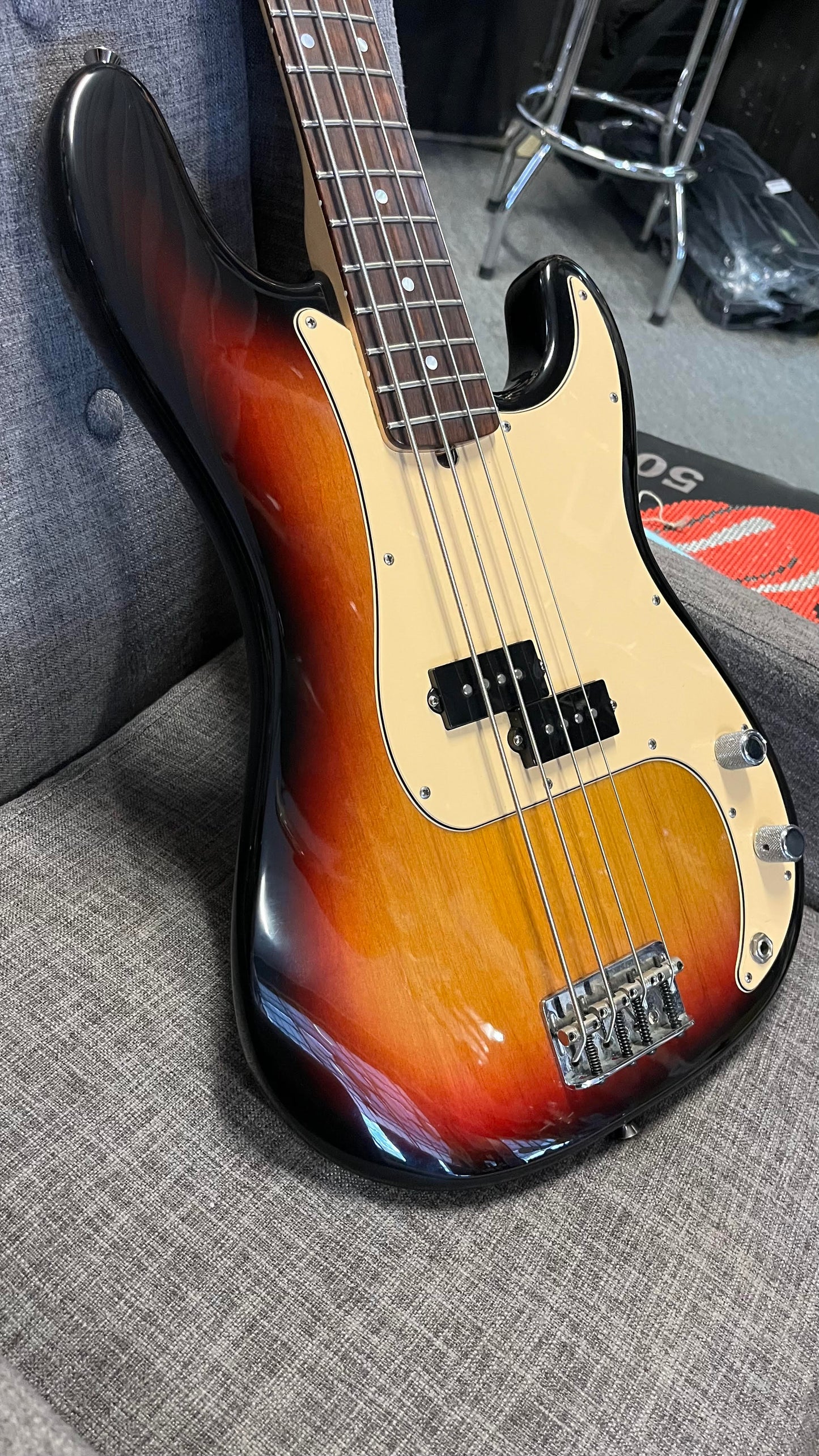 Fender 2006 60th Anniversary American Series Precision Bass 3TS in HC Serial # Z6127359