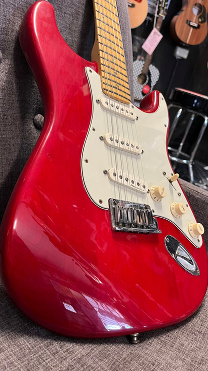 Second Hand Fender 2000 Deluxe Strat Crimson Red Transparent MN in Hard Case Serial # Z0052993