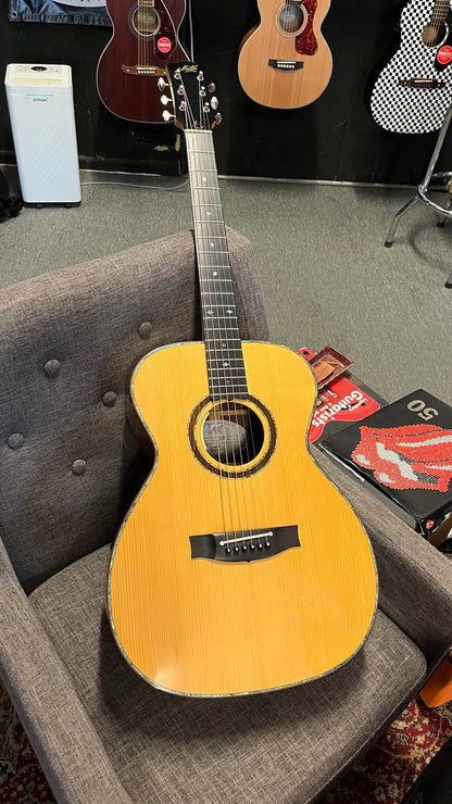 Maton 2014 Custom Shop Classic "Clarice" in Hiscox Case