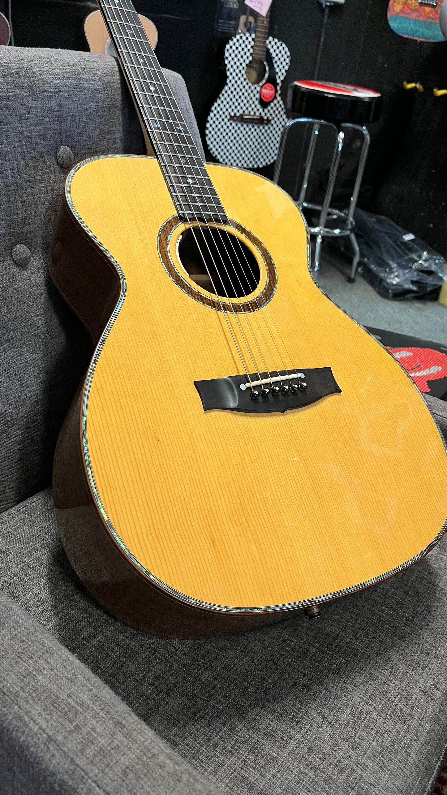 Maton 2014 Custom Shop Classic "Clarice" in Hiscox Case