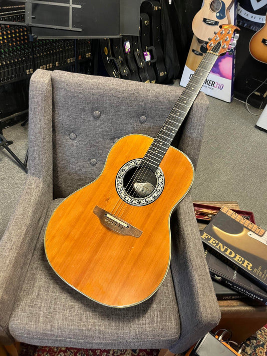 Second Hand Ovation 1621 in Hiscox Ovation Case