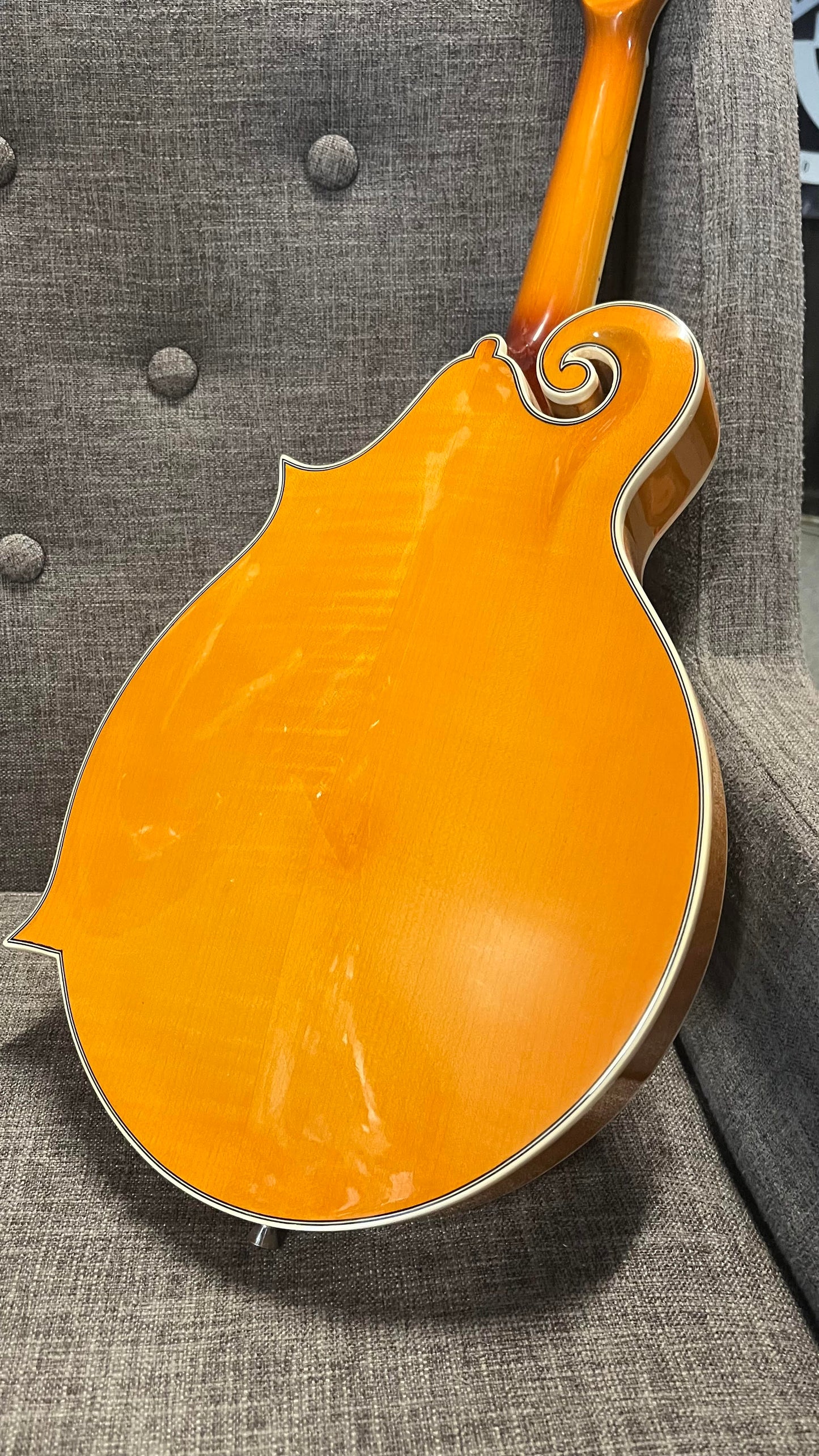 Rover RM-75 Deluxe F-Model Mandolin – Translucent Amber