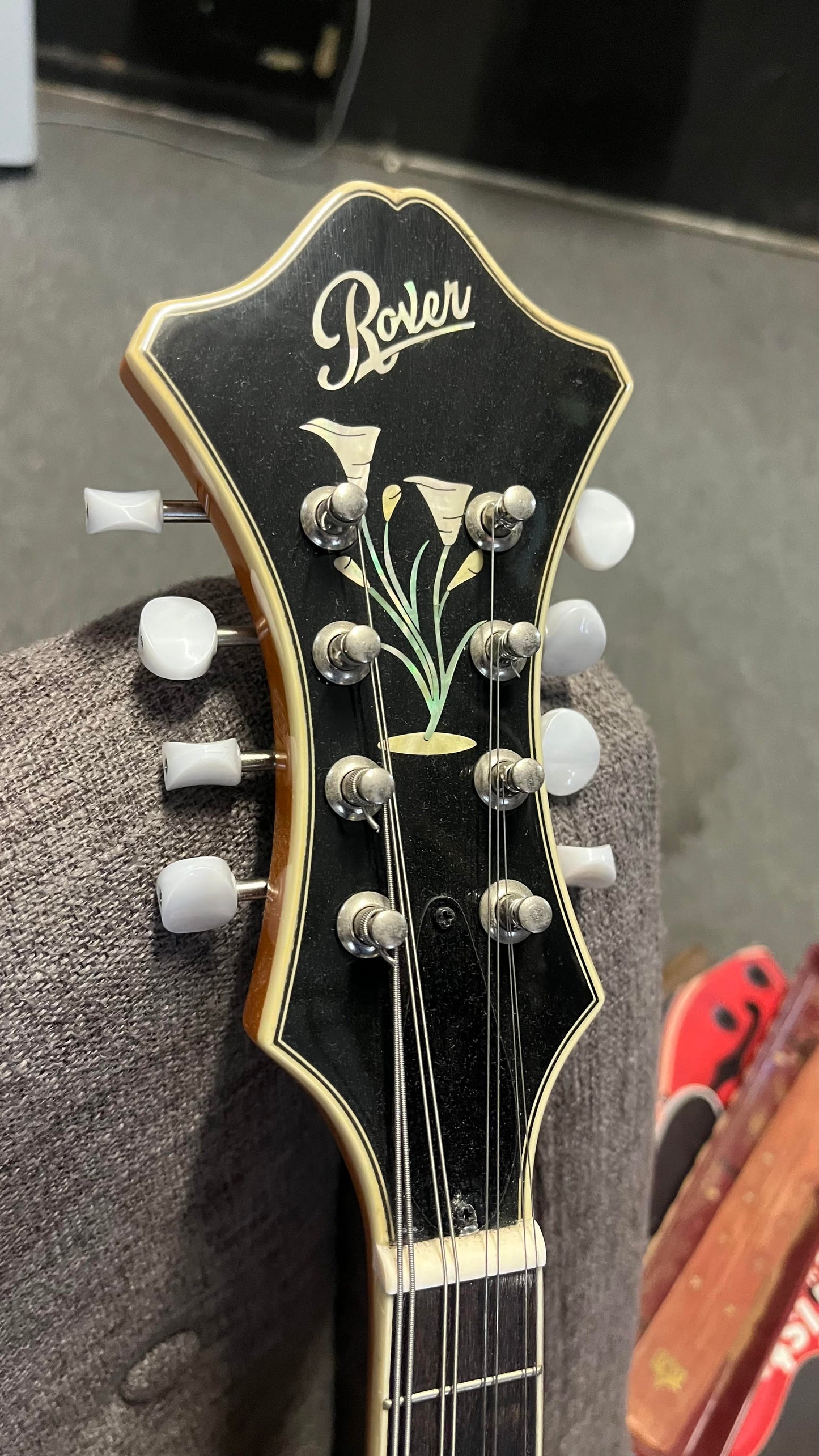 Rover RM-75 Deluxe F-Model Mandolin – Translucent Amber