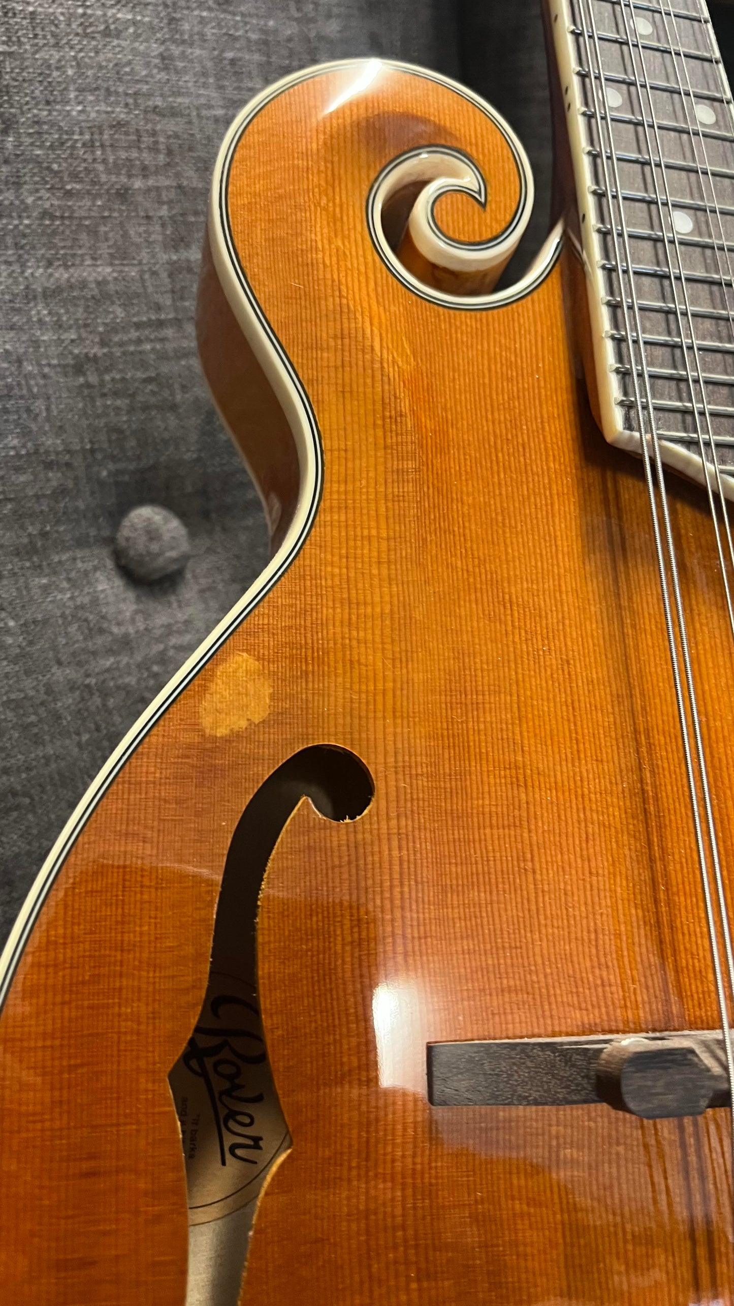 Rover RM-75 Deluxe F-Model Mandolin – Translucent Amber