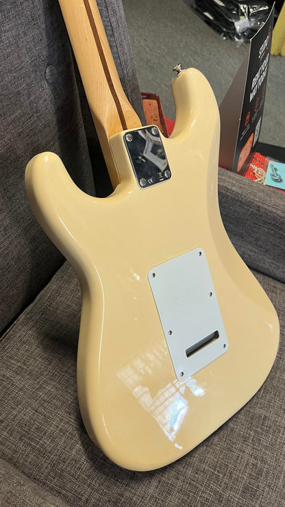 Second Hand Fender Mexican Standard Strat 2006 Desert Sands in Bass Hard Case Serial # MZ6195699