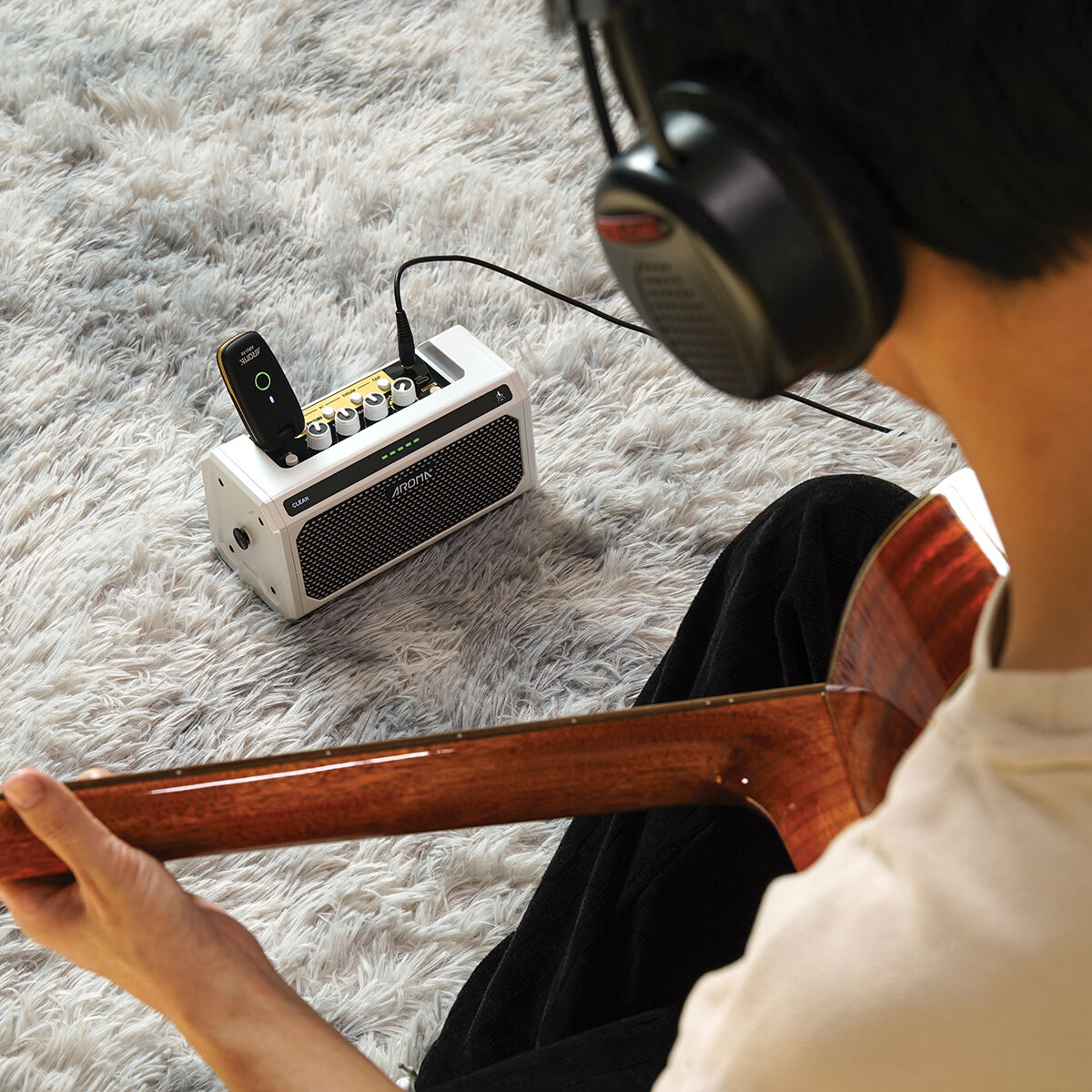 Aroma 10W Acoustic Guitar Amplifier with Drum Machine [TG-08A]