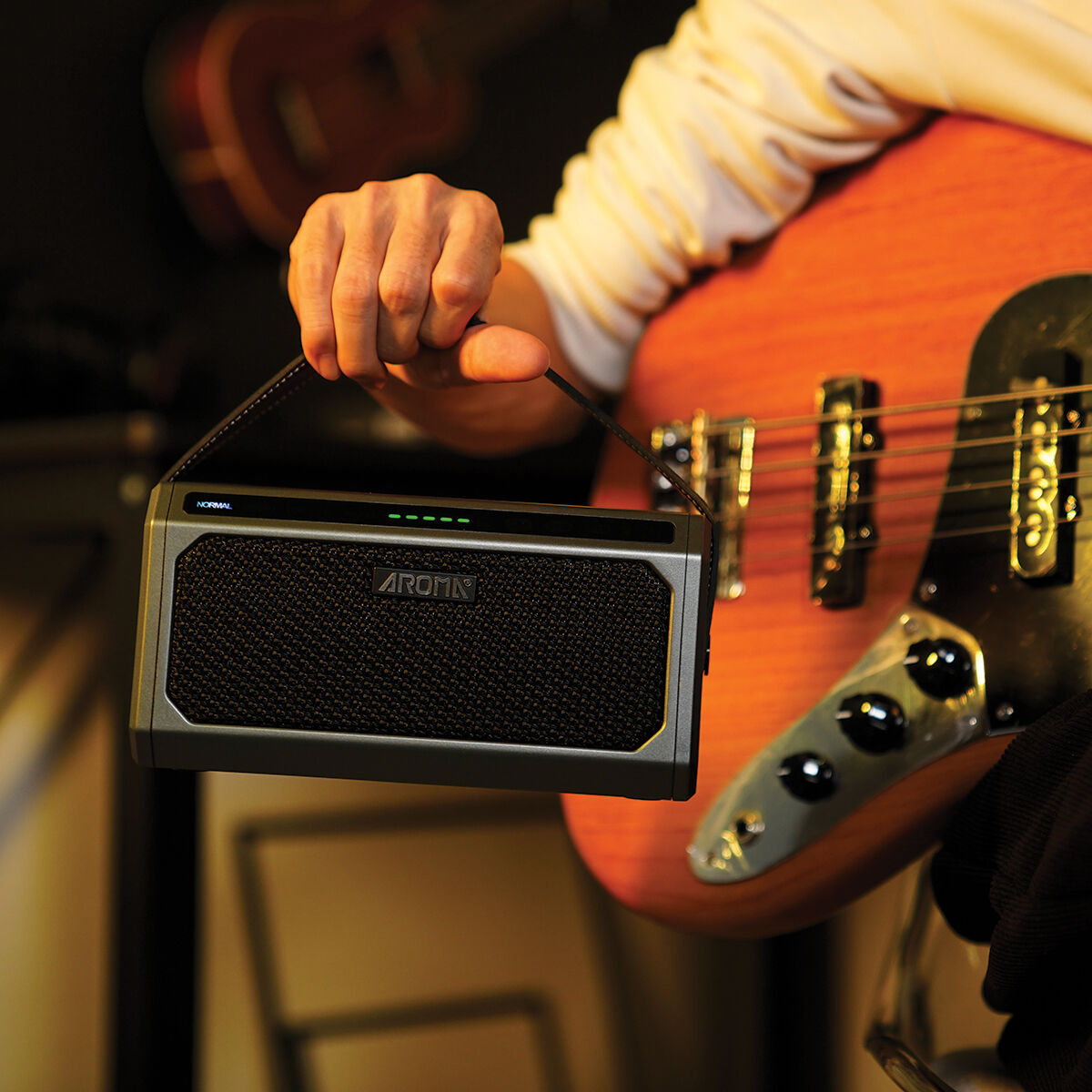 Aroma 10W Bass Guitar Amplifier with Drum Machine [TG-08B]